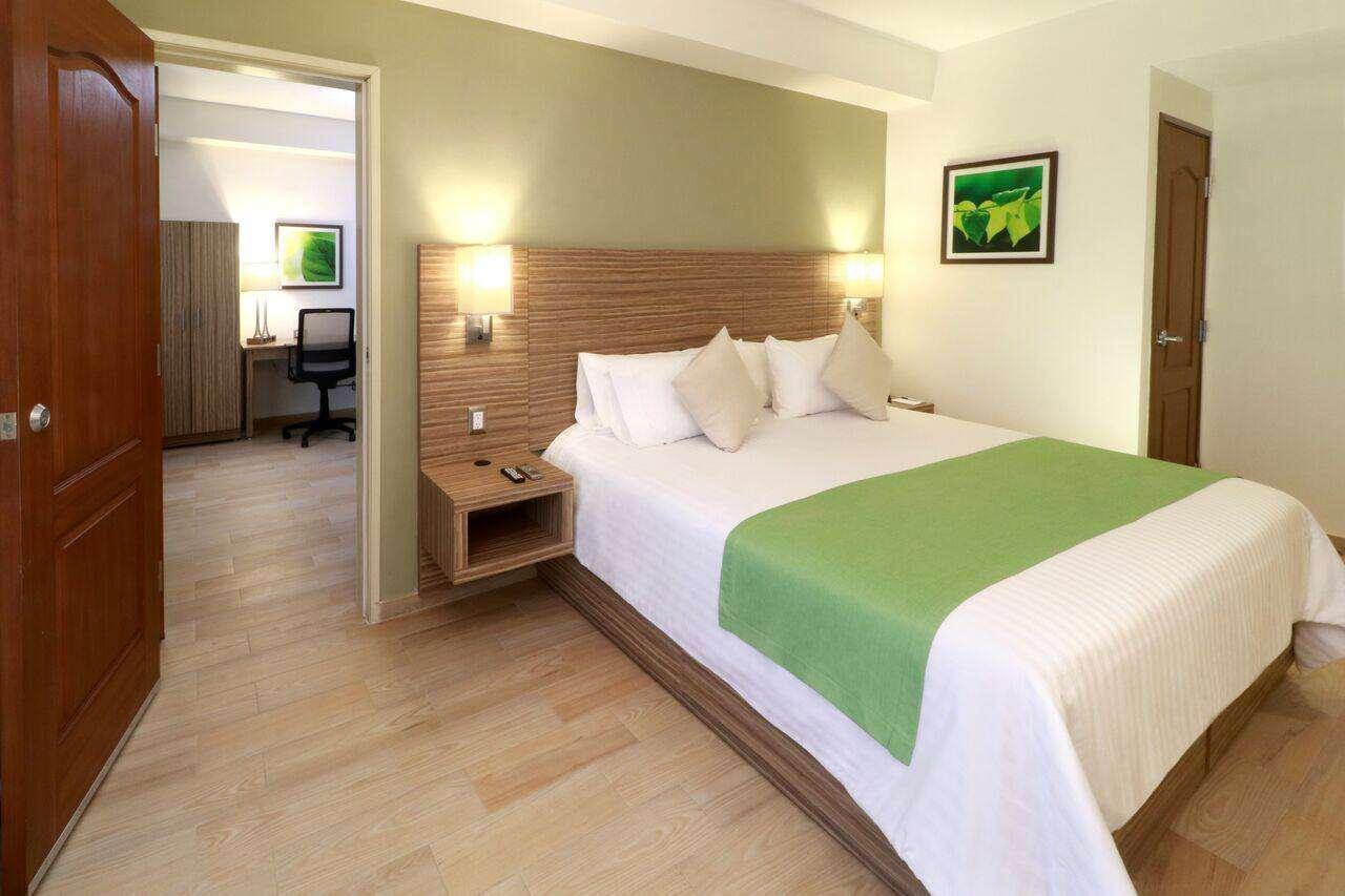 Wyndham Garden Monterrey Valle Real Екстериор снимка