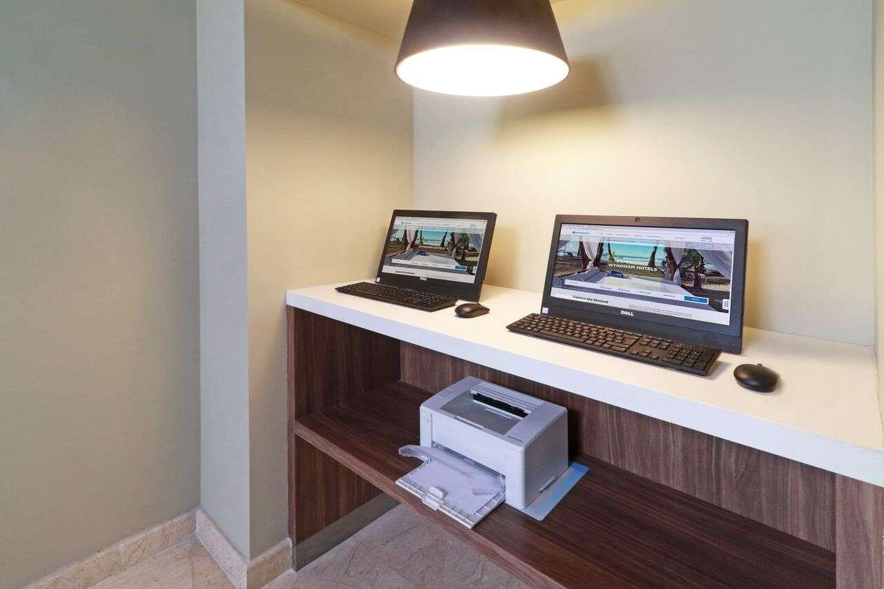 Wyndham Garden Monterrey Valle Real Екстериор снимка