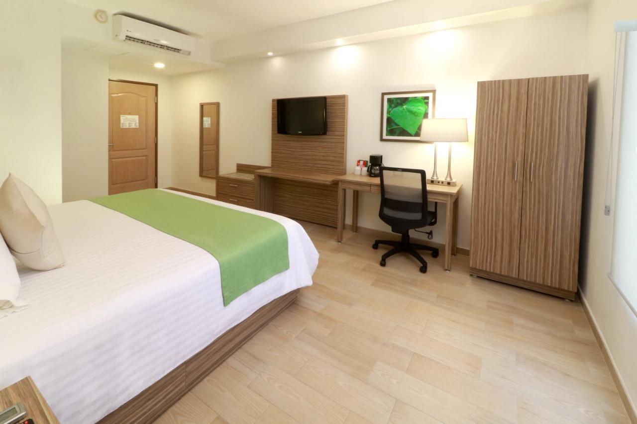 Wyndham Garden Monterrey Valle Real Екстериор снимка