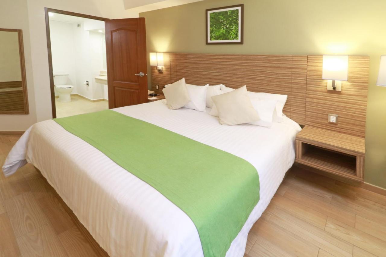 Wyndham Garden Monterrey Valle Real Екстериор снимка