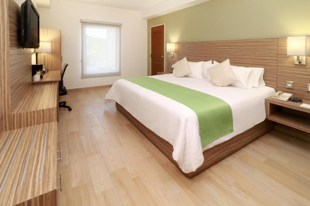 Wyndham Garden Monterrey Valle Real Екстериор снимка