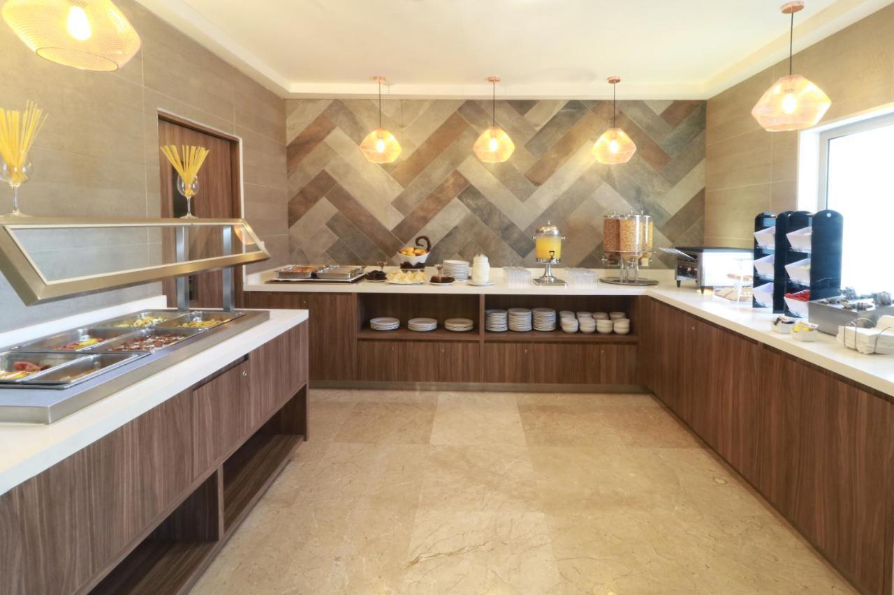 Wyndham Garden Monterrey Valle Real Екстериор снимка