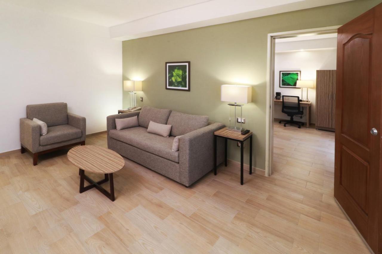 Wyndham Garden Monterrey Valle Real Екстериор снимка