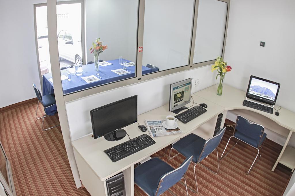 Wyndham Garden Monterrey Valle Real Бизнес снимка