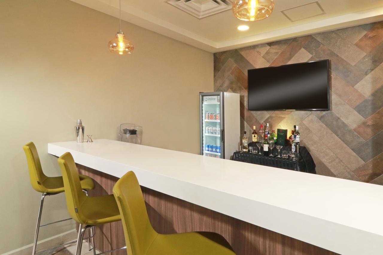 Wyndham Garden Monterrey Valle Real Екстериор снимка