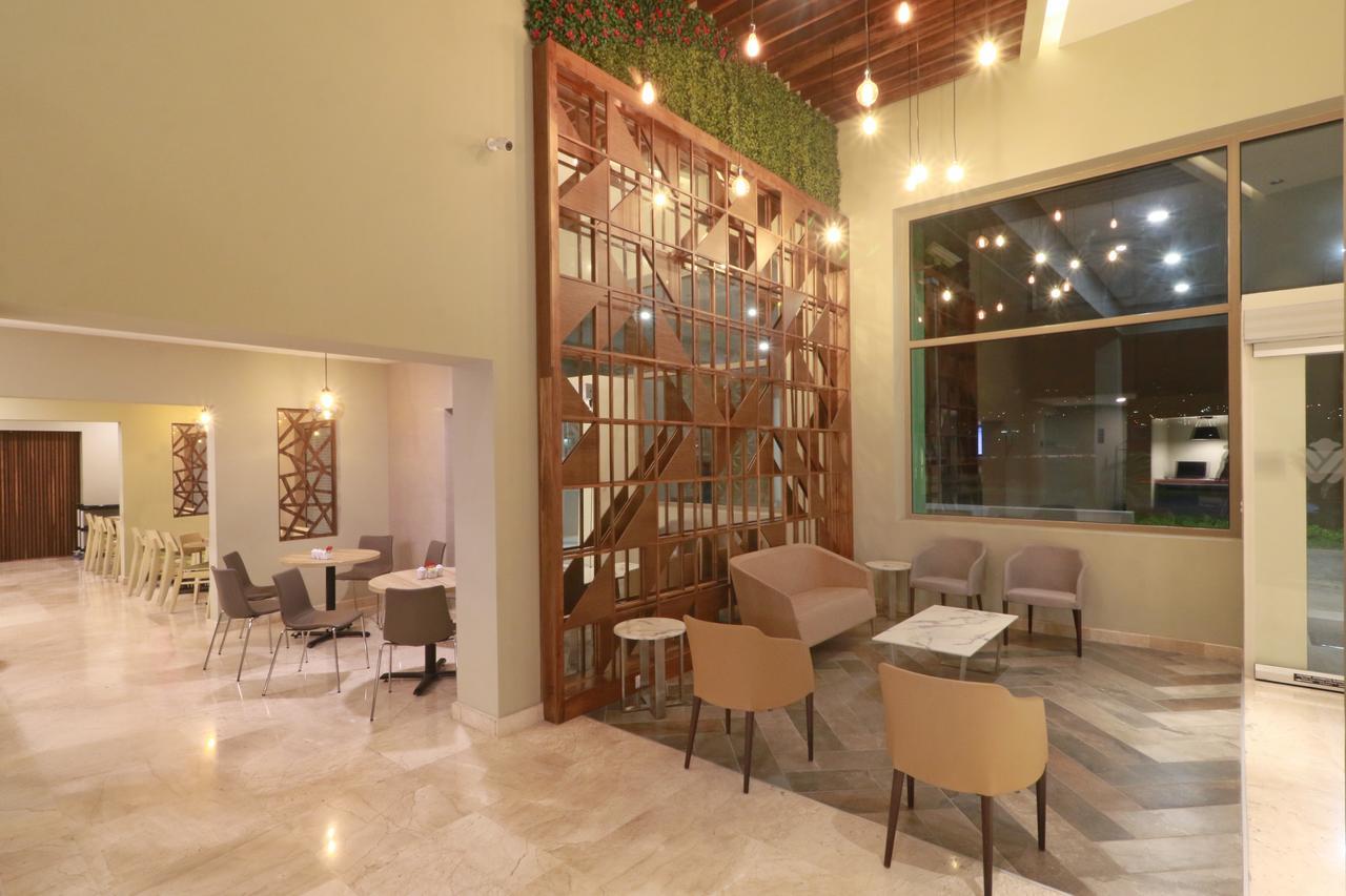 Wyndham Garden Monterrey Valle Real Екстериор снимка