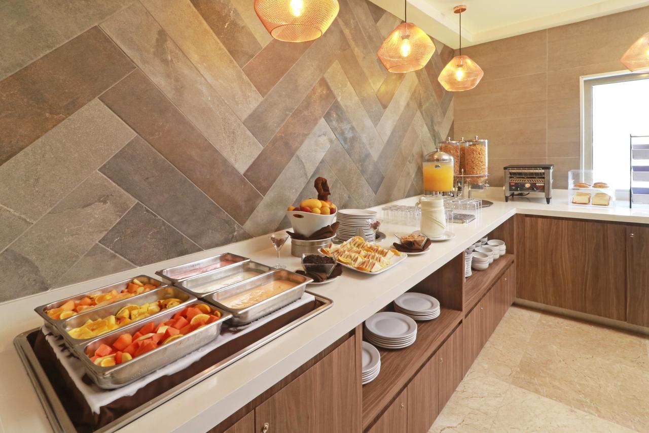 Wyndham Garden Monterrey Valle Real Екстериор снимка