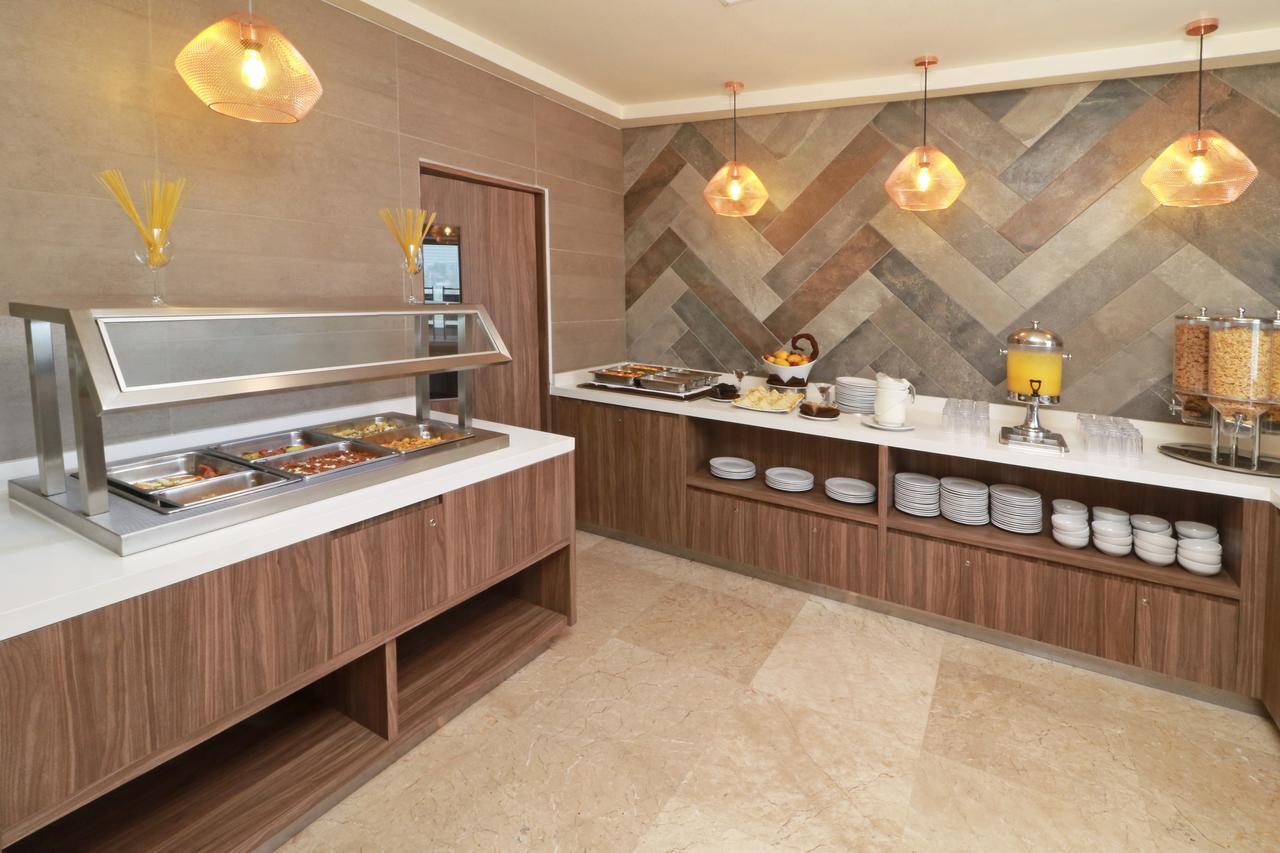 Wyndham Garden Monterrey Valle Real Екстериор снимка