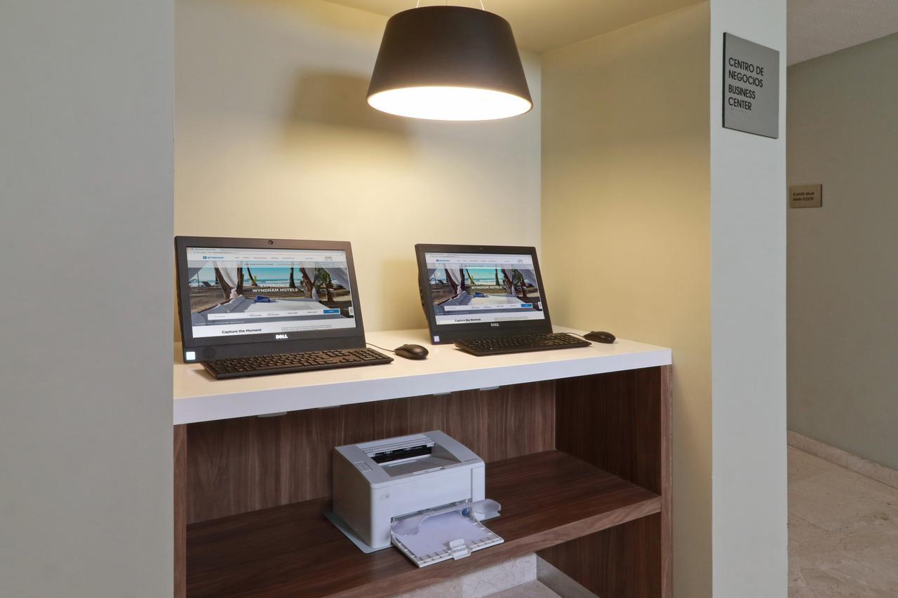 Wyndham Garden Monterrey Valle Real Екстериор снимка