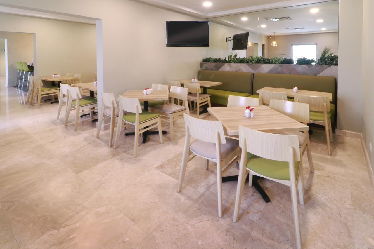Wyndham Garden Monterrey Valle Real Екстериор снимка