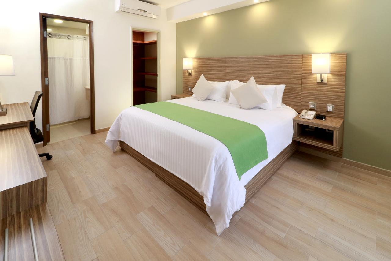 Wyndham Garden Monterrey Valle Real Екстериор снимка