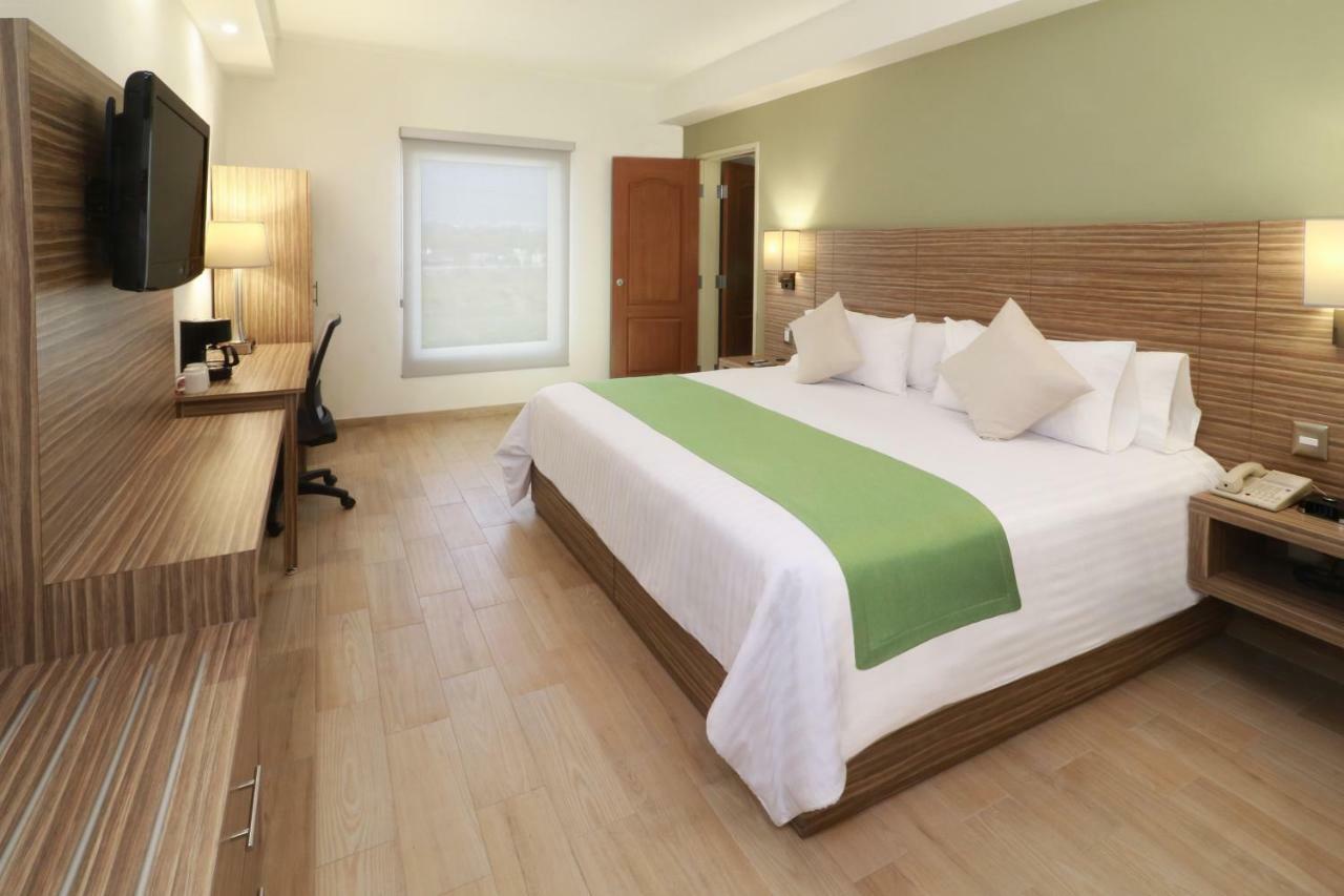 Wyndham Garden Monterrey Valle Real Екстериор снимка